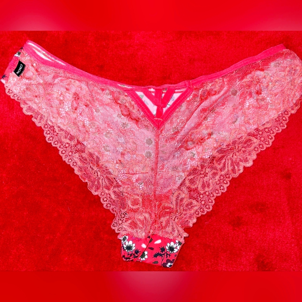 XOXO Salmon print & Lace Thong Panty, size M Like New
